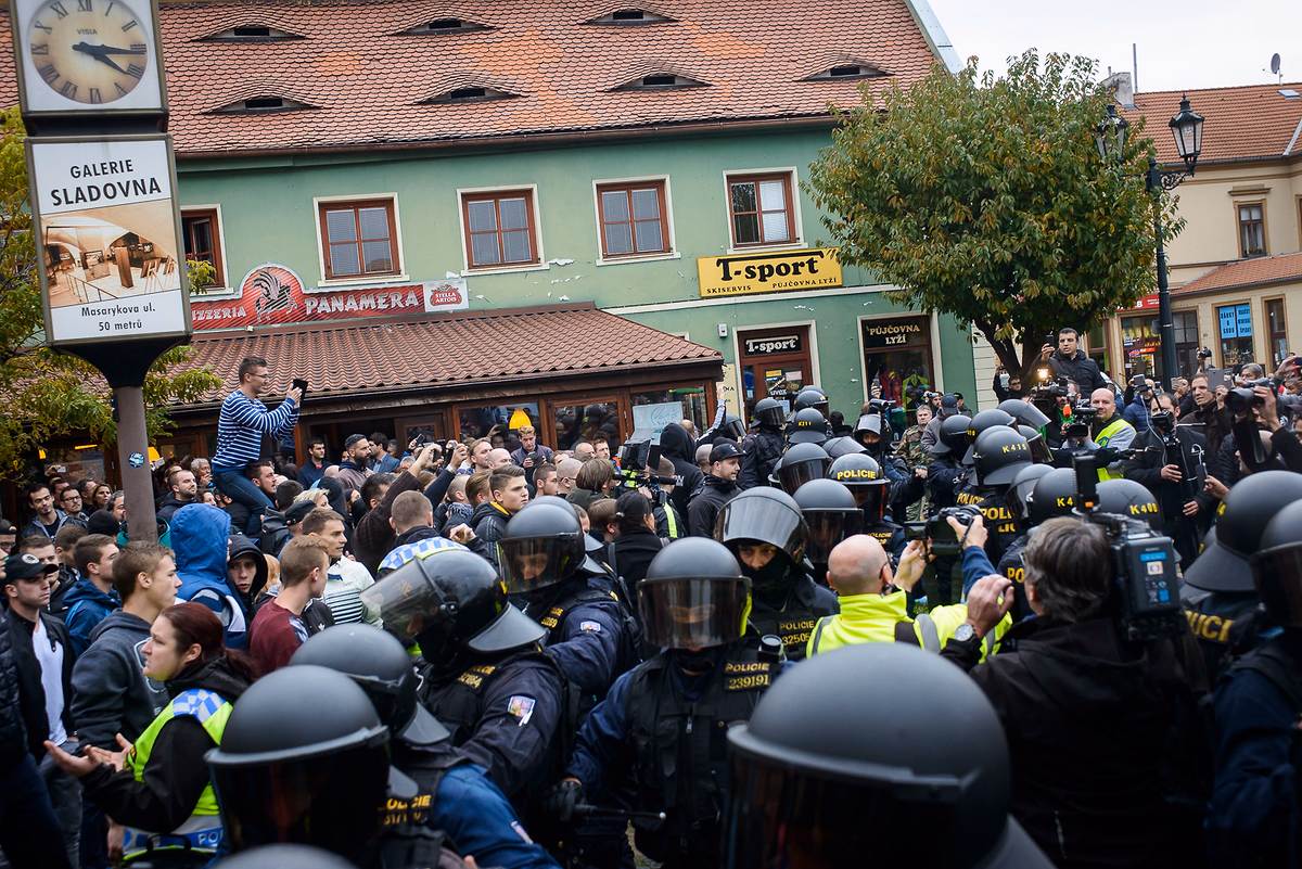 2016_10_27_zatec_romove_jsou_lide_zewlakk_-7707