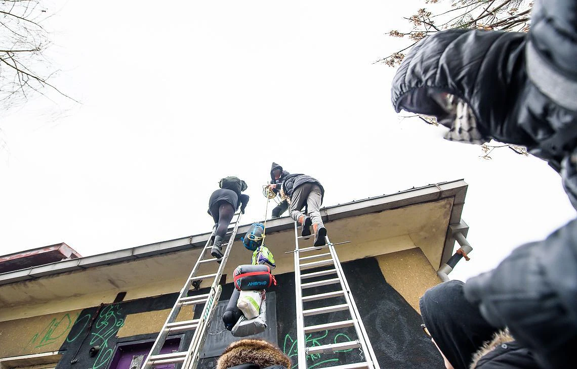 Klinika je po čtyřech letech prázdná 2 2019 01 17 klinika slez ze strechy 1140 zewlakk 9786