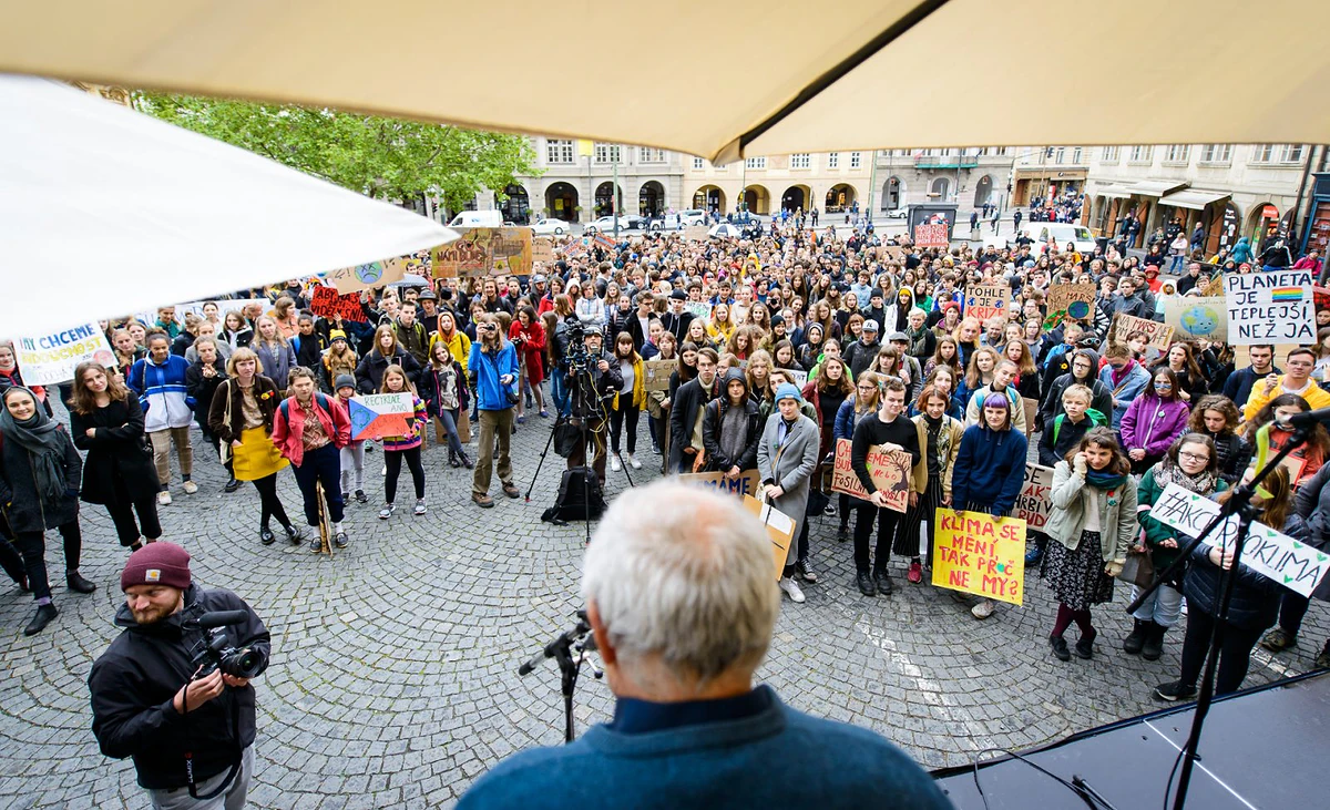 Fotoreportáž: „Nemáme čas ztrácet čas“. Studenti podruhé v Praze 43 2019 05 03 studentska stavka 1920 zewlakk 0001