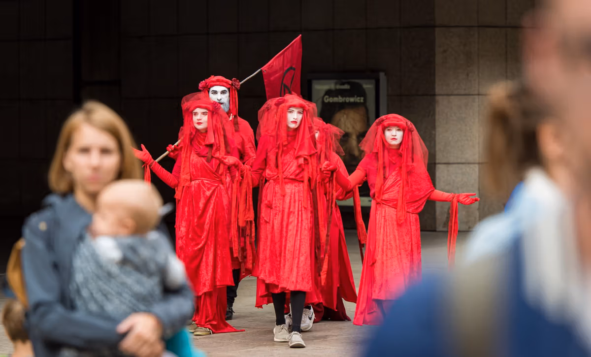 Fotogalerie: Extinction Rebellion symbolicky pohřbilo české lesy 2 2019 09 24 pohreb lesu 1920 zewlakk 7910