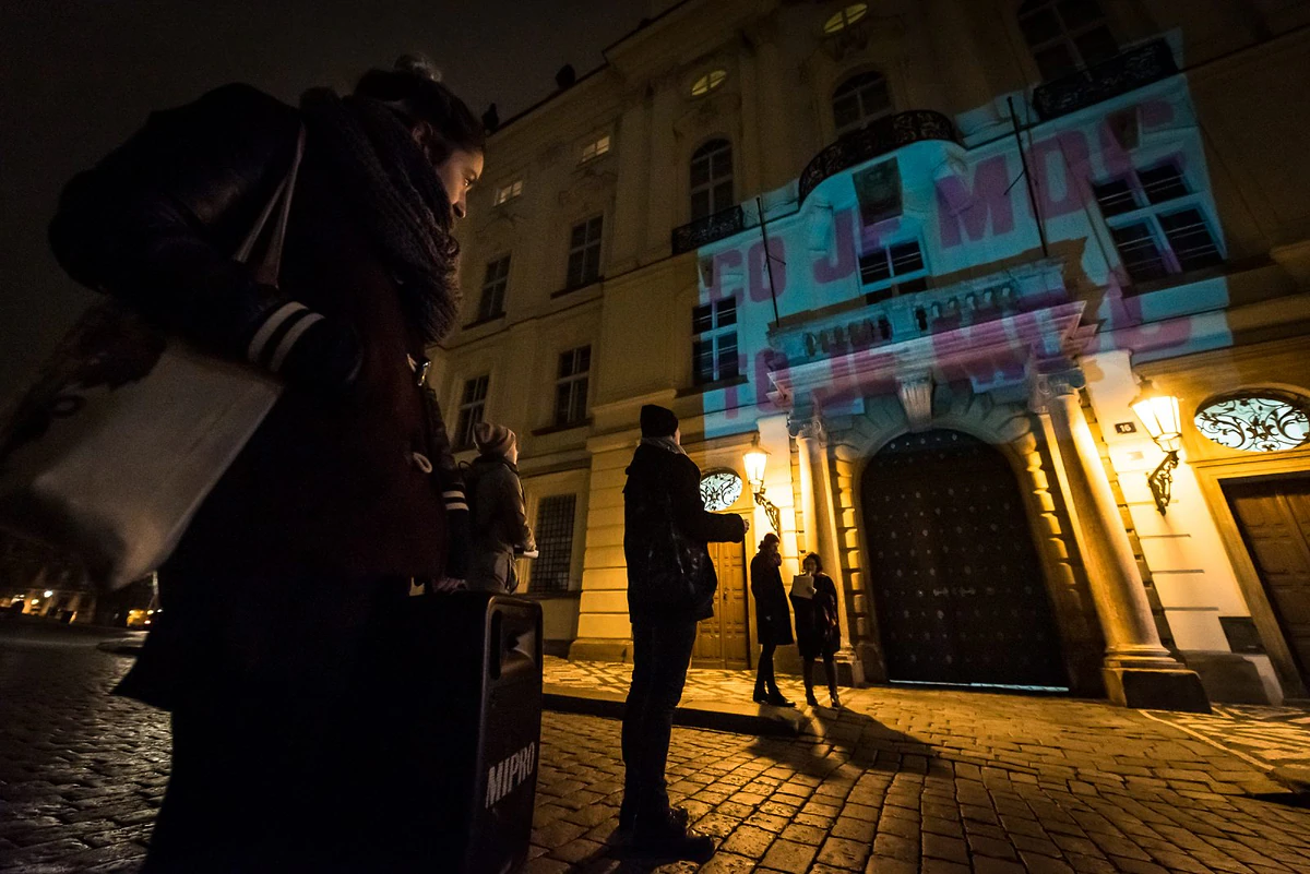Protest proti reakci církve na sexuální násilí. Na budově arcibiskupství se objevilo „WTF?“ 3 2019 11 26 RFK 2400 zewlakk 0225