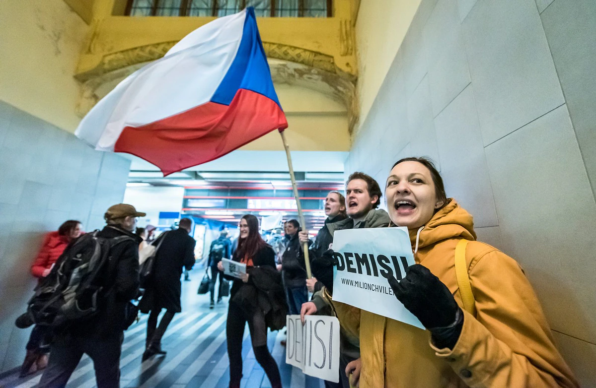 2019 12 10 milion chvilek 2400px zewlakk 3344