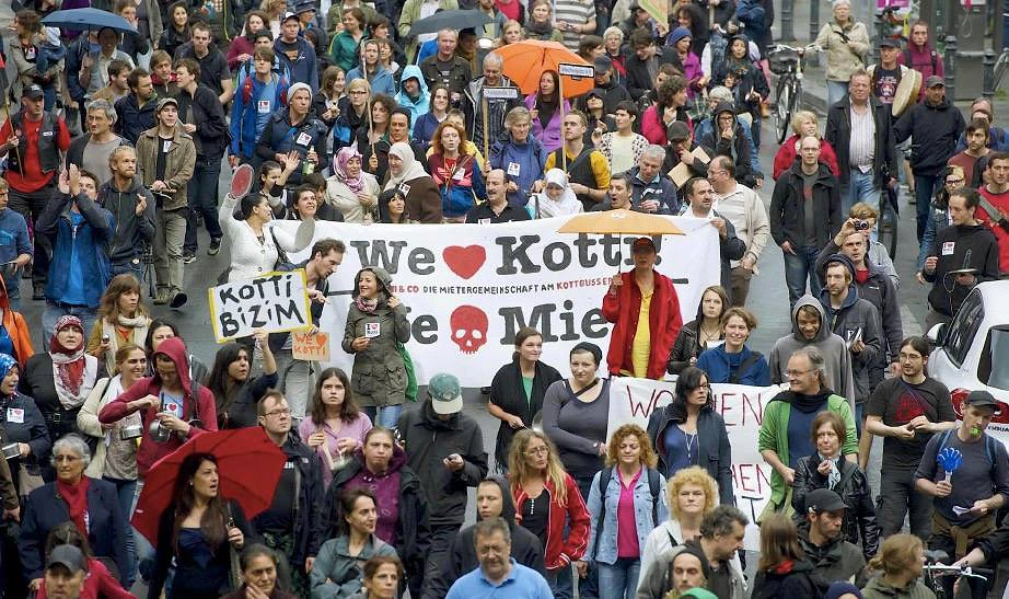 „Zmrazit nájmy a největší pronajímatele vyvlastnit.“ Podaří se Berlíňanům obojí? 1 2protest KottiCo
