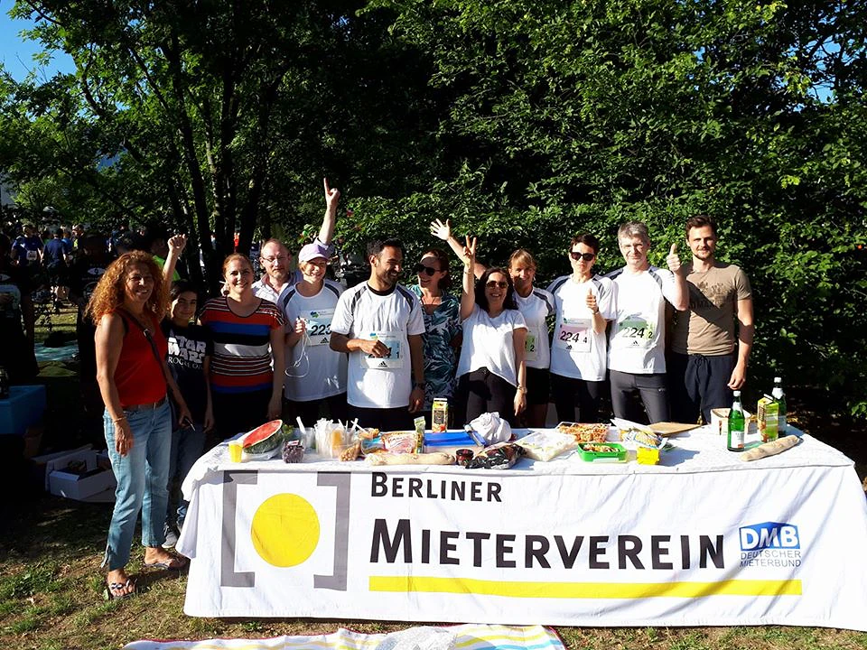 „Zmrazit nájmy a největší pronajímatele vyvlastnit.“ Podaří se Berlíňanům obojí? 5 7stánek Berliner Mieterverein