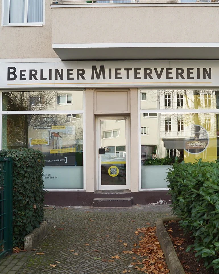„Zmrazit nájmy a největší pronajímatele vyvlastnit.“ Podaří se Berlíňanům obojí? 6 8jedna z menších poboček berliner mieterverein