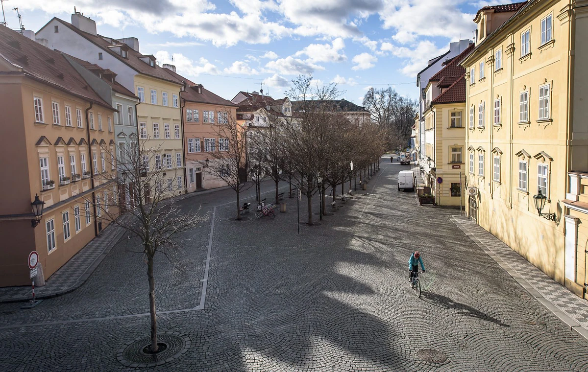 2020 03 12 prazdna praha 2400px zewlakk 5535