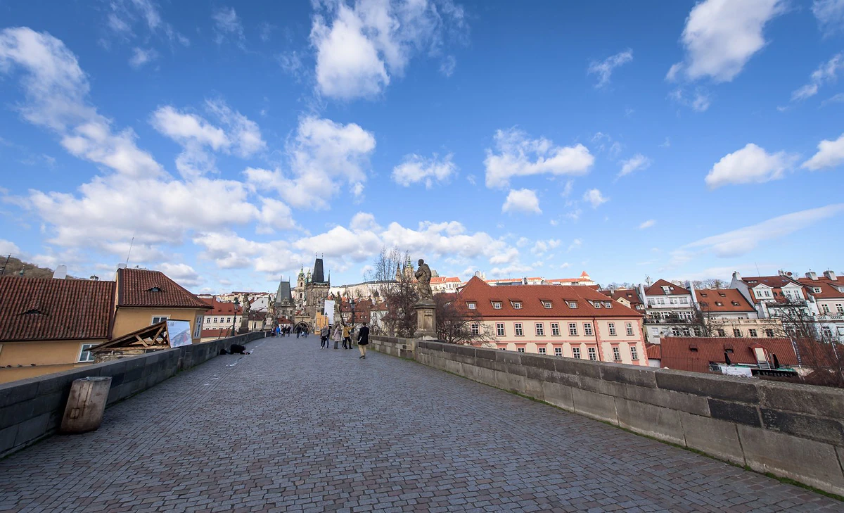 2020 03 12 prazdna praha 2400px zewlakk 5549