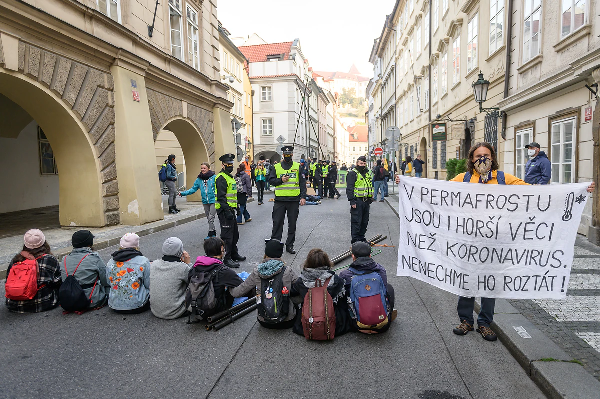 2020 10 01 XR blokada 2400px zewlakk 7123