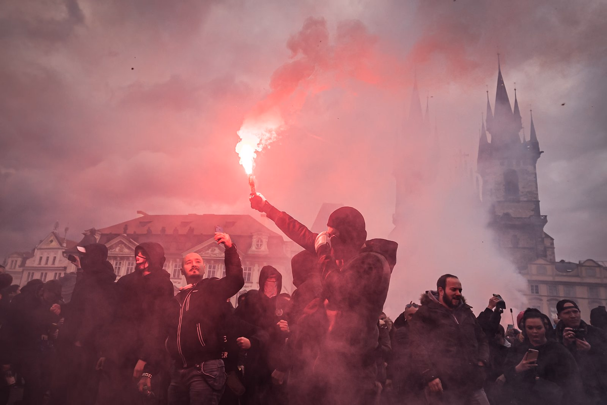 2020 10 18 staromak hooligans 2400px zewlakk 2250