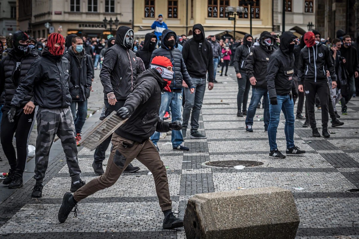 2020 10 18 staromak hooligans 2400px zewlakk 2496