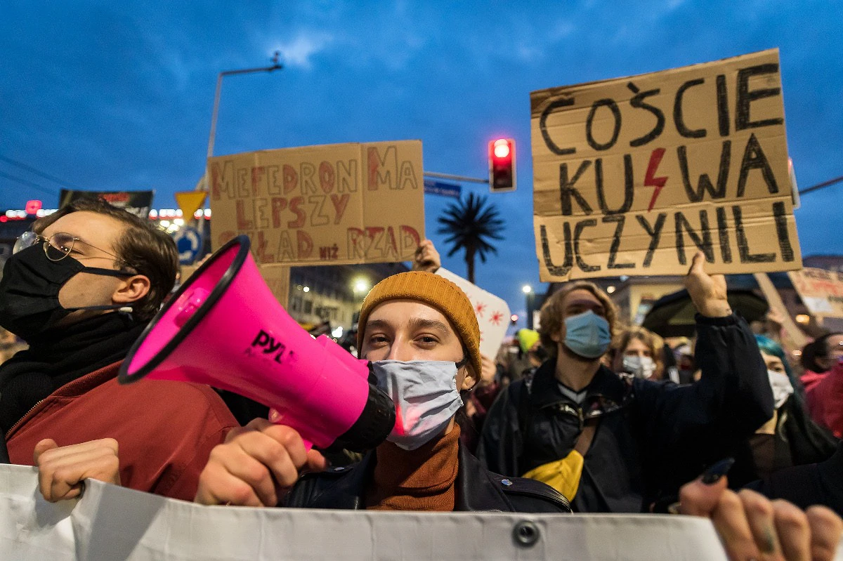 202 10 26 varsava PiS 2400px zewlakk 5065