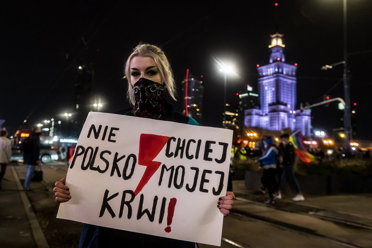 202 10 26 varsava PiS 2400px zewlakk 5528