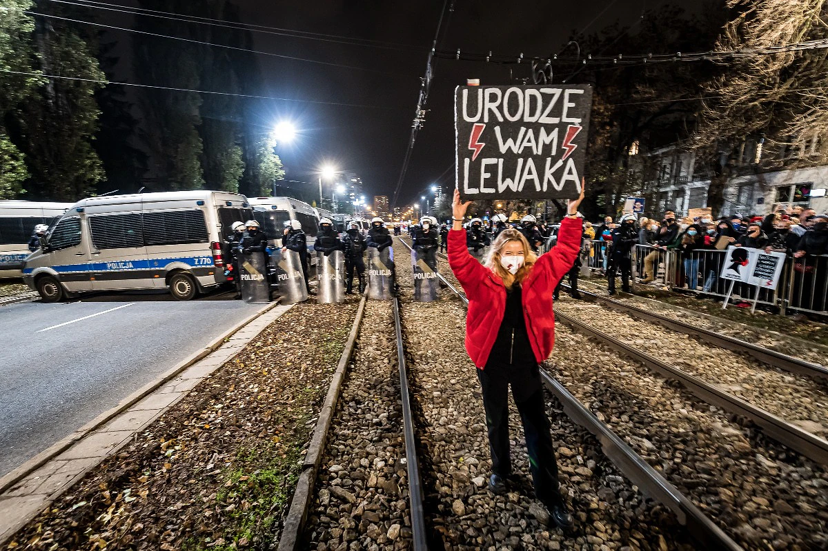 202 10 26 varsava PiS 2400px zewlakk 5930