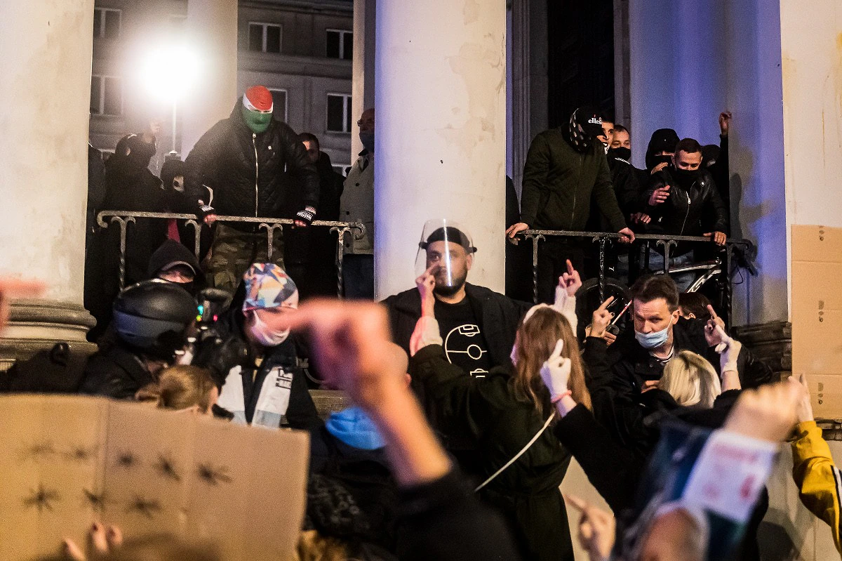 202 10 26 varsava PiS 2400px zewlakk 6440