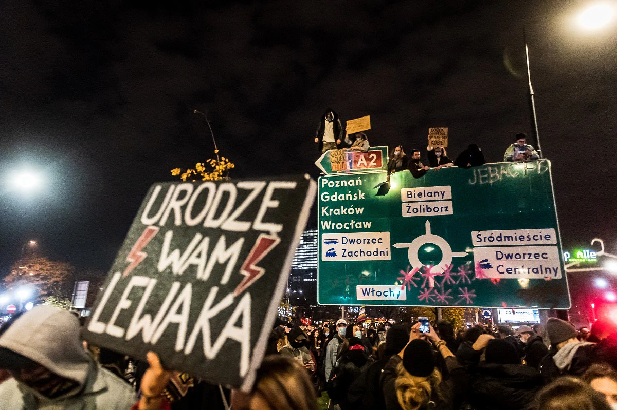 202 10 26 varsava PiS 2400px zewlakk 6757