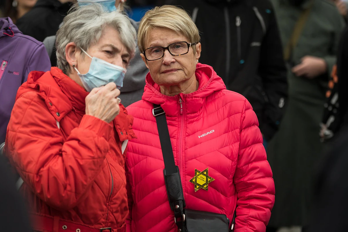 „Každý z nás je blanický rytíř.“ Fotoreportáž z demonstrace proti opatřením vlády 10 202 10 28 demo antirousky republika 2400px zewlakk 6939