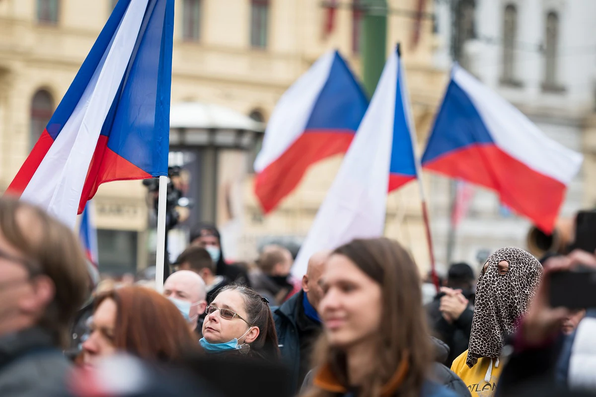 „Každý z nás je blanický rytíř.“ Fotoreportáž z demonstrace proti opatřením vlády 17 202 10 28 demo antirousky republika 2400px zewlakk 7054