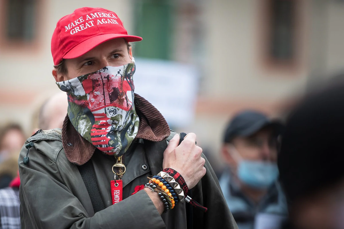 „Každý z nás je blanický rytíř.“ Fotoreportáž z demonstrace proti opatřením vlády 22 202 10 28 demo antirousky republika 2400px zewlakk 7100