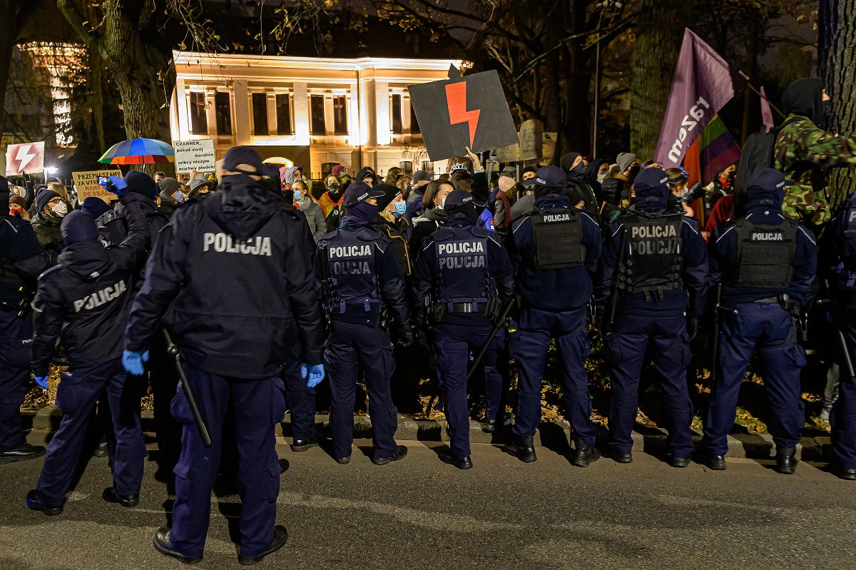 2020 11 09 varsava strajk kobiet 2400px zewlakk 9431