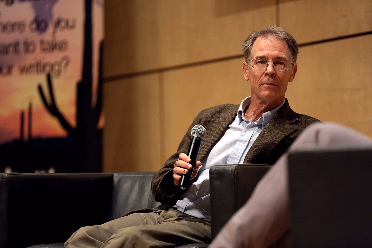 Nebinární Afrika, severoirský terorismus a křehký básnický debut. Nejlepší literatura roku 2020 2 1280px Kim Stanley Robinson 37170790286