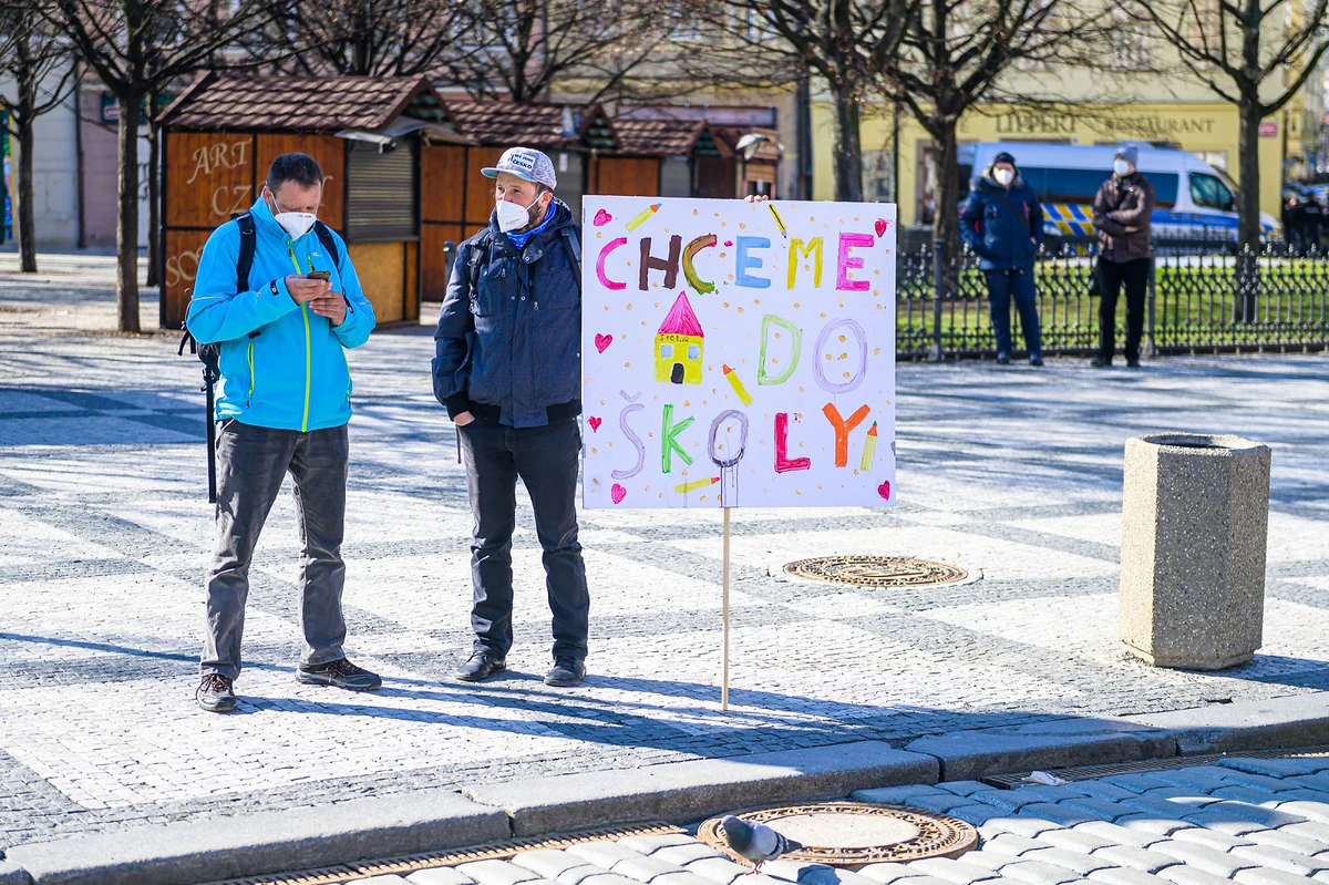 Nuda na chvíli zmizela, ale frustrace zůstává. Fotoreport z antirouškařské neděle 35 2021 03 07 chcipl pes 2400 zewlakk 8588