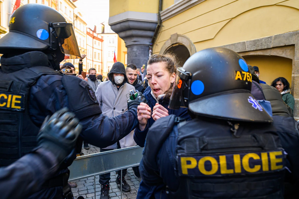 Nuda na chvíli zmizela, ale frustrace zůstává. Fotoreport z antirouškařské neděle 28 2021 03 07 chcipl pes 2400 zewlakk 8743