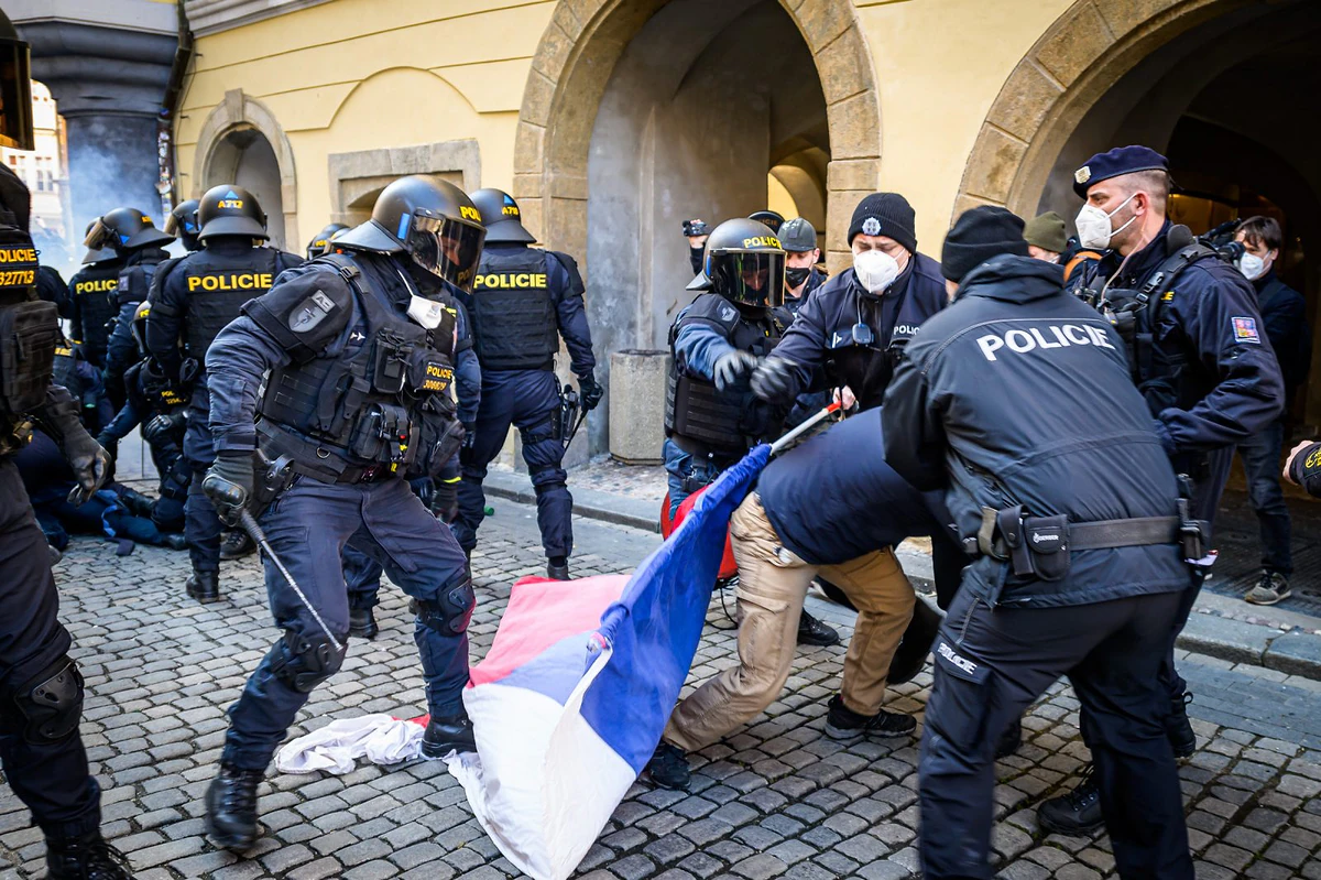 Nuda na chvíli zmizela, ale frustrace zůstává. Fotoreport z antirouškařské neděle 24 2021 03 07 chcipl pes 2400 zewlakk 8798