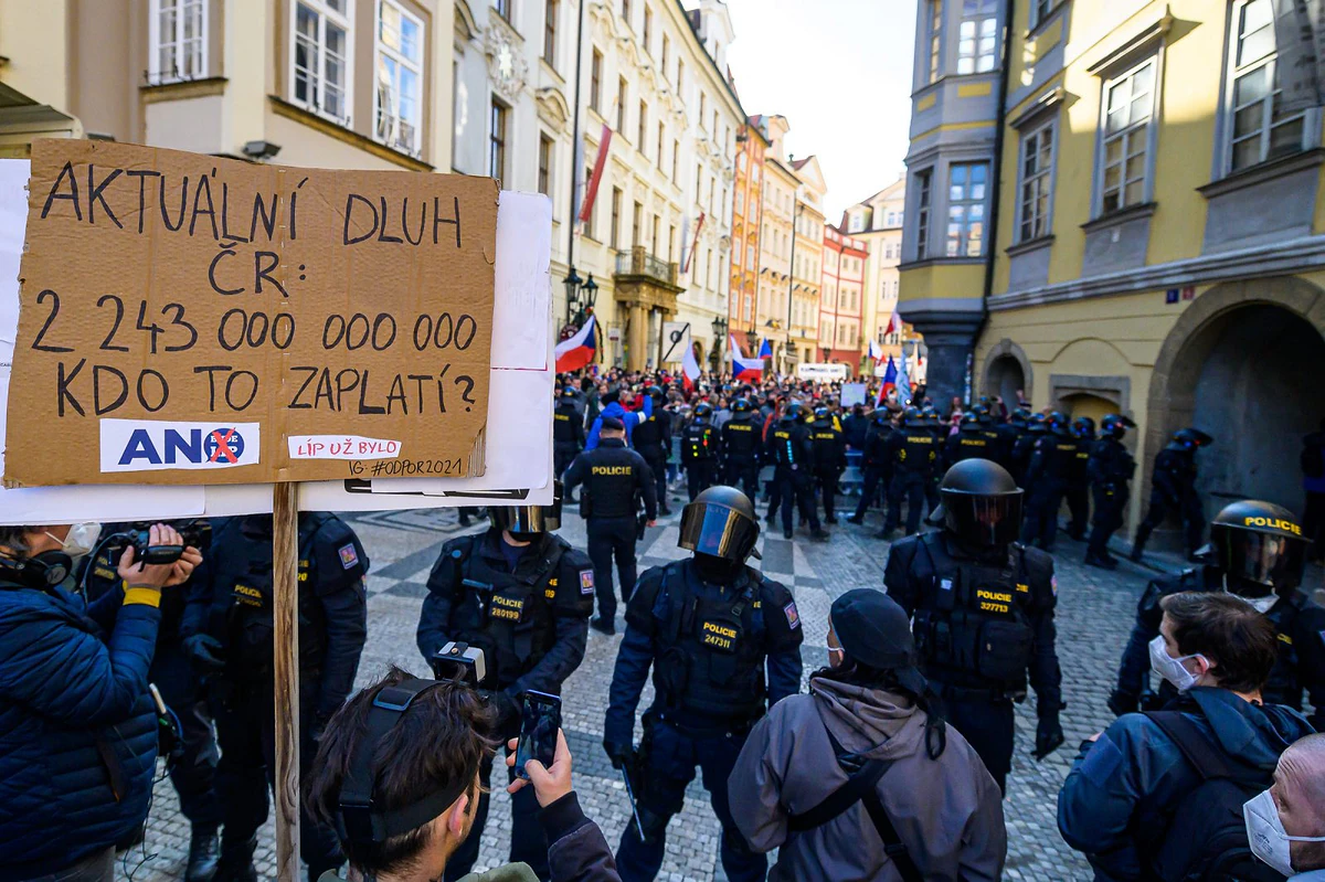 Nuda na chvíli zmizela, ale frustrace zůstává. Fotoreport z antirouškařské neděle 18 2021 03 07 chcipl pes 2400 zewlakk 8902