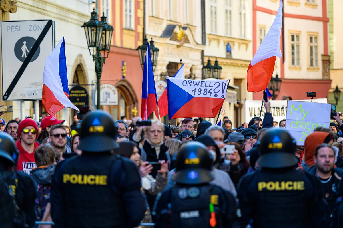 Nuda na chvíli zmizela, ale frustrace zůstává. Fotoreport z antirouškařské neděle 17 2021 03 07 chcipl pes 2400 zewlakk 8910