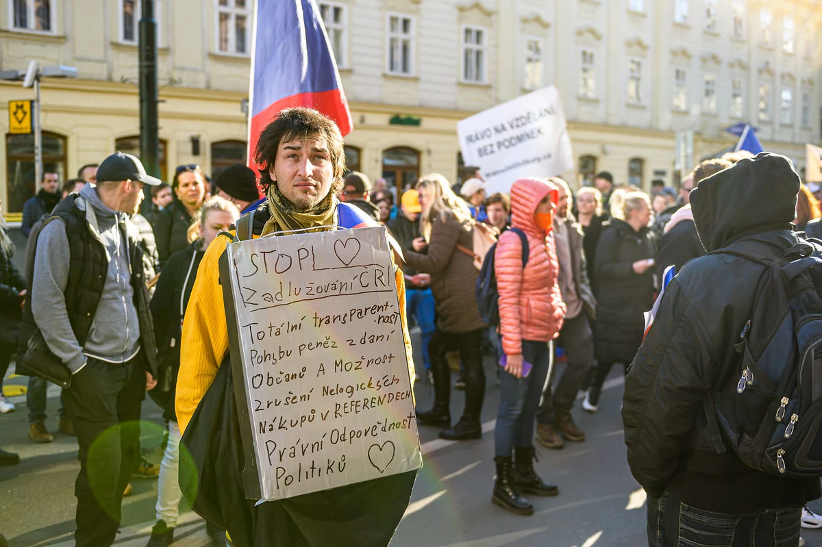 Nuda na chvíli zmizela, ale frustrace zůstává. Fotoreport z antirouškařské neděle 12 2021 03 07 chcipl pes 2400 zewlakk 9211