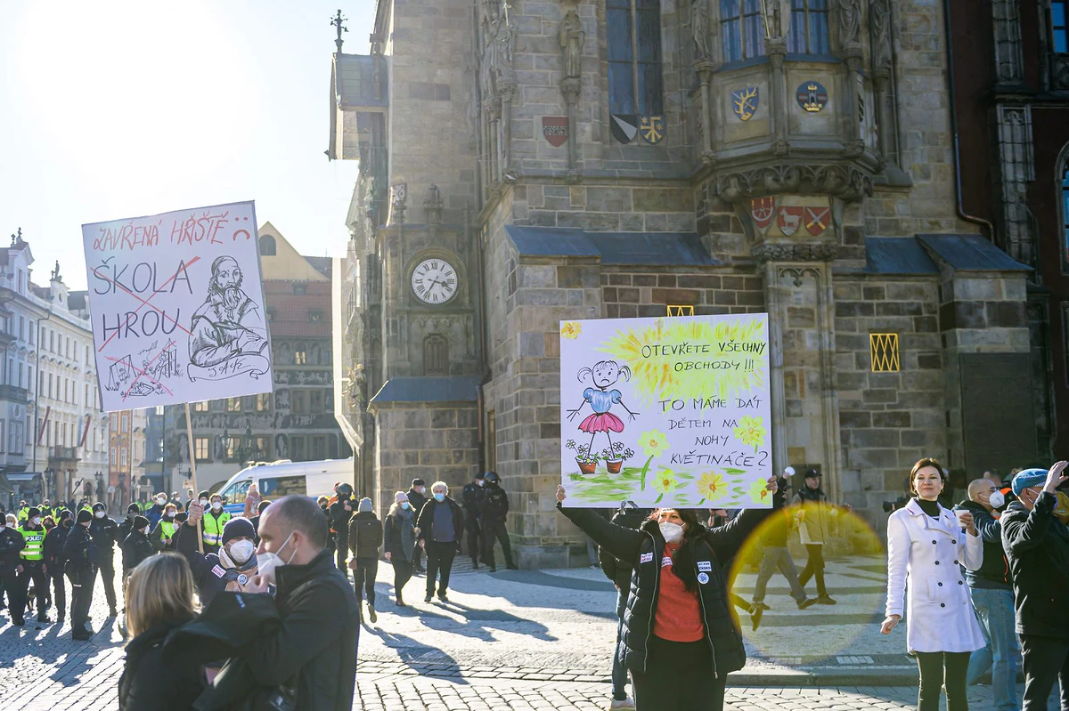 Nuda na chvíli zmizela, ale frustrace zůstává. Fotoreport z antirouškařské neděle 10 2021 03 07 chcipl pes 2400 zewlakk 9269