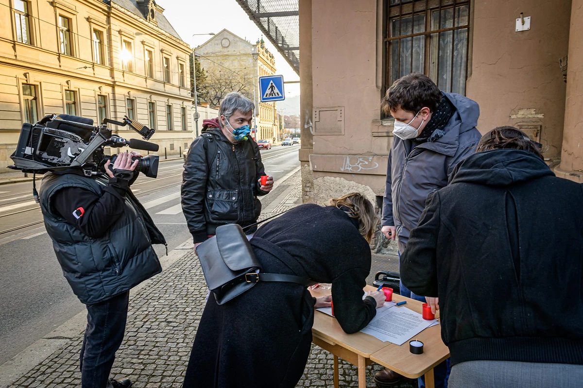 „Chraňme životy, zastavme průmysl.“ Fotoreport z protestu před Úřadem vlády 12 2021 03 09 zastavme covidl 2400 zewlakk 0074