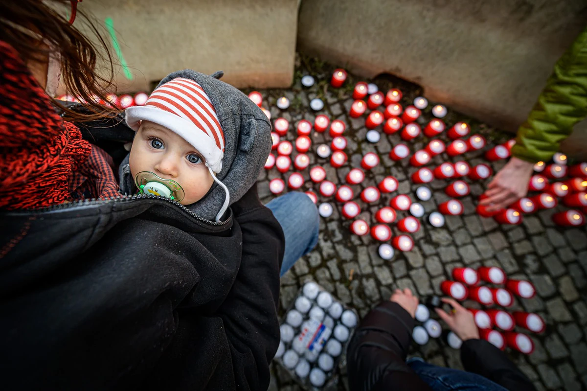 „Chraňme životy, zastavme průmysl.“ Fotoreport z protestu před Úřadem vlády 7 2021 03 09 zastavme covidl 2400 zewlakk 0261