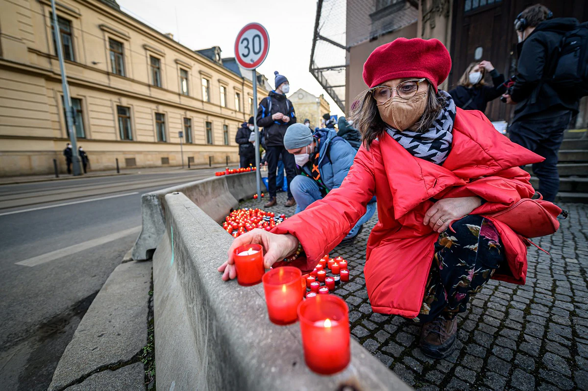 „Chraňme životy, zastavme průmysl.“ Fotoreport z protestu před Úřadem vlády 19 2021 03 09 zastavme covidl 2400 zewlakk 0459