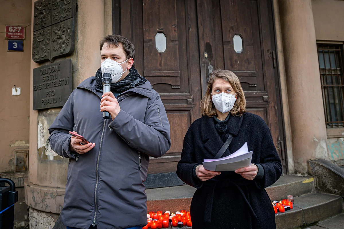 „Chraňme životy, zastavme průmysl.“ Fotoreport z protestu před Úřadem vlády 16 2021 03 09 zastavme covidl 2400 zewlakk 0499