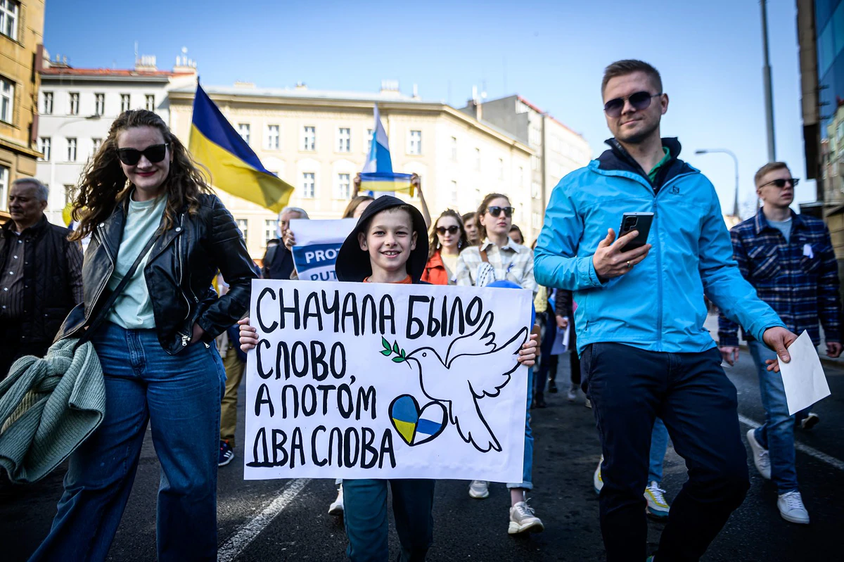 2022 03 26 rusove proti putinovi 2400px 2970