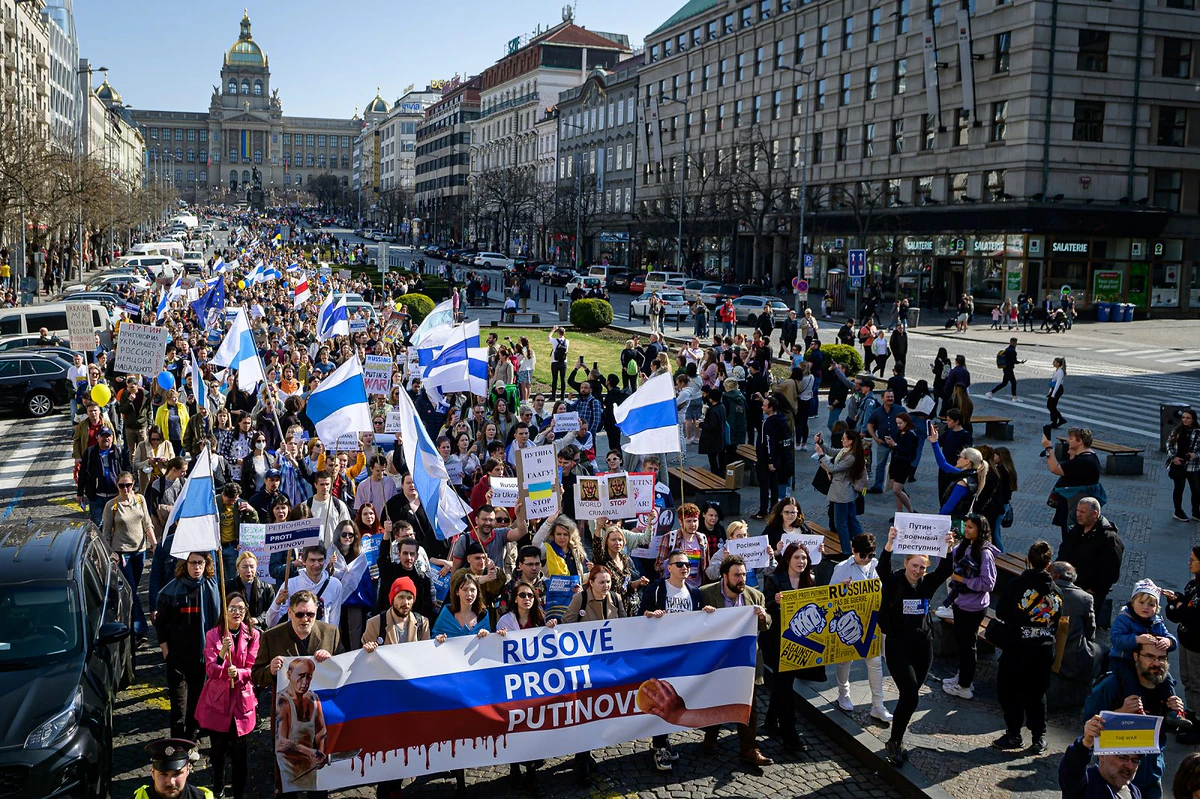 2022 03 26 rusove proti putinovi 2400px 3087