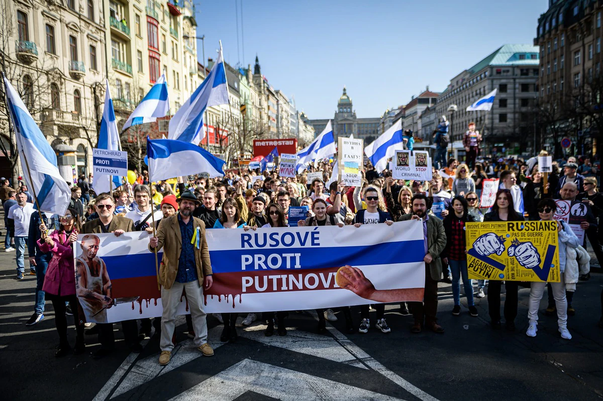 2022 03 26 rusove proti putinovi 2400px 3154