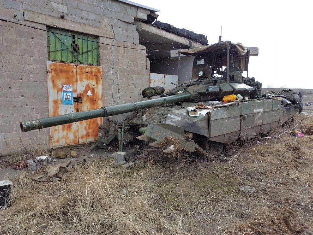 Destruction of Russian tanks by Ukrainian troops in Mariupol 3