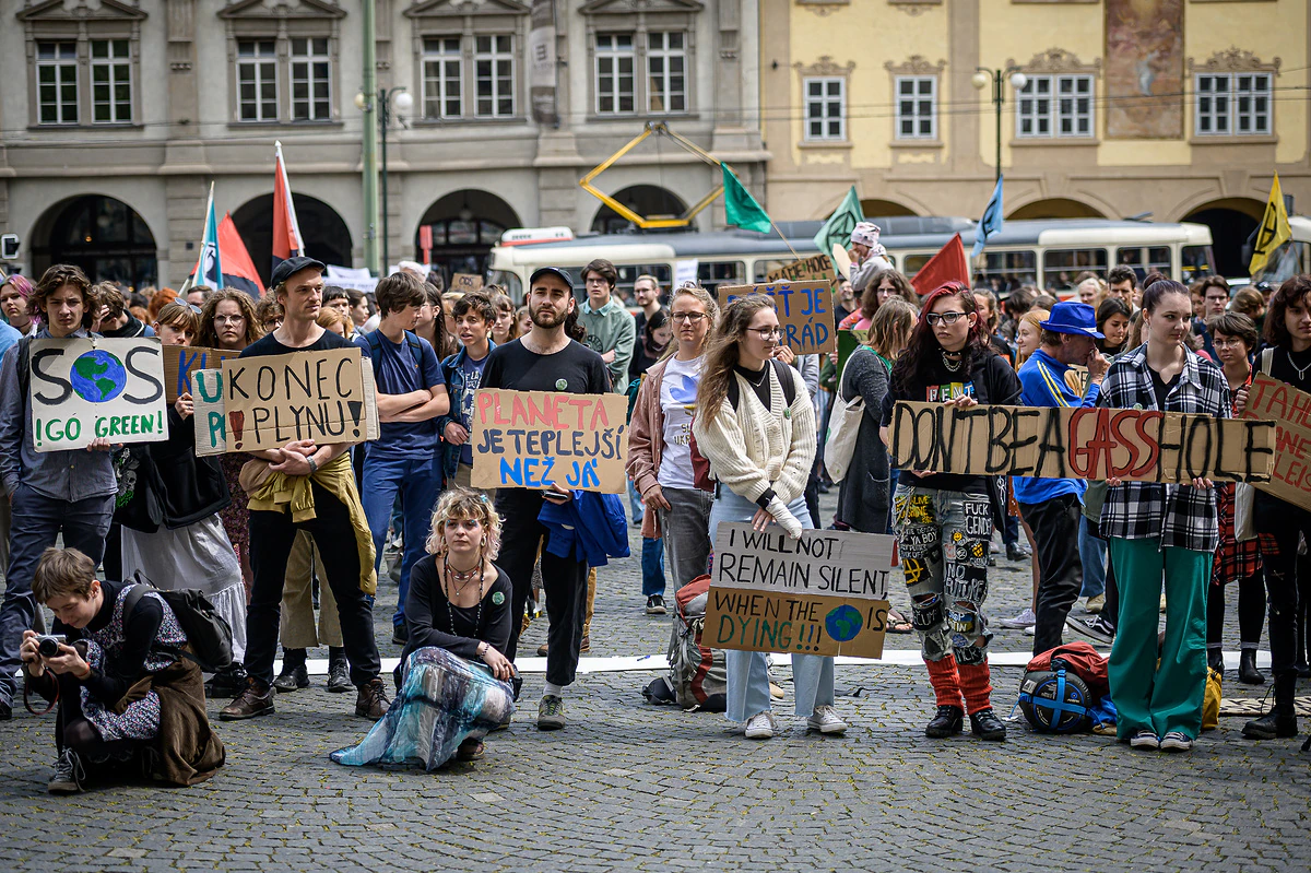 Fotoreport: Stávka za klima cílila na ruské fosilní zdroje 6 2022 05 06 FFF ranec OZE 2400px 1797