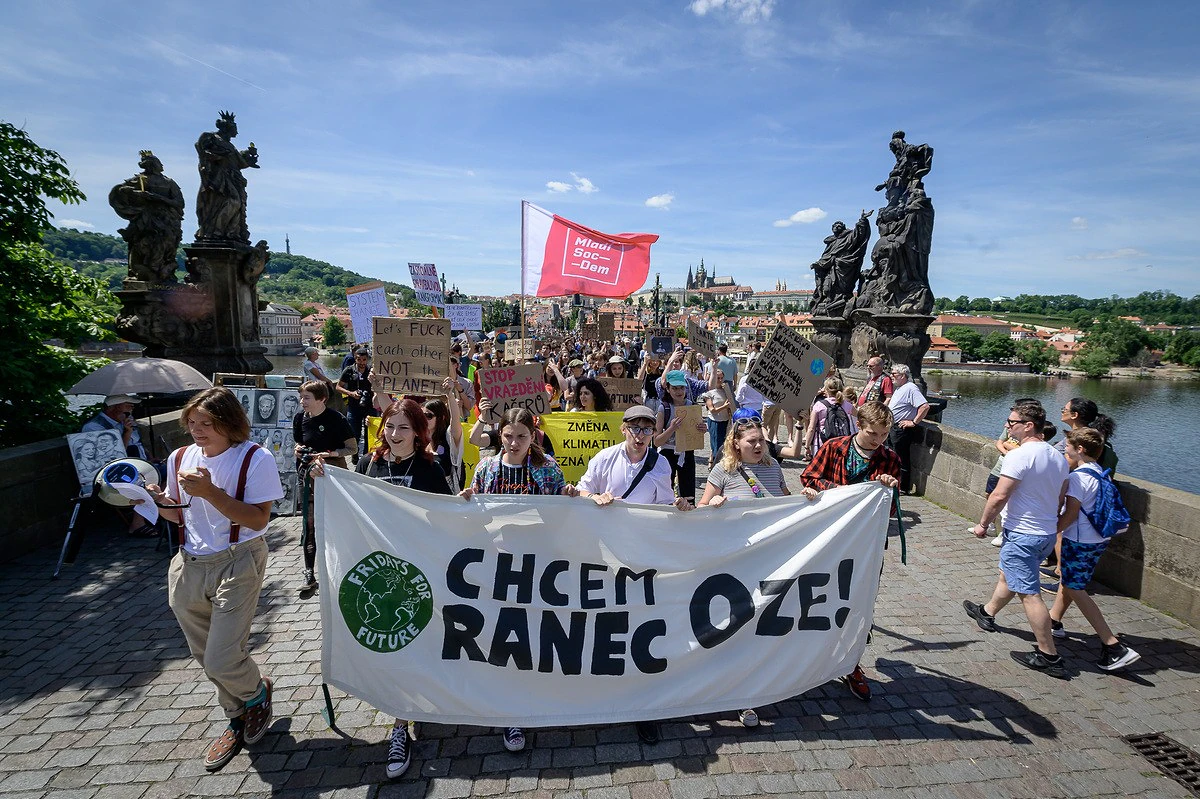 2022 06 17 FFF stavka 2400px 1965 1