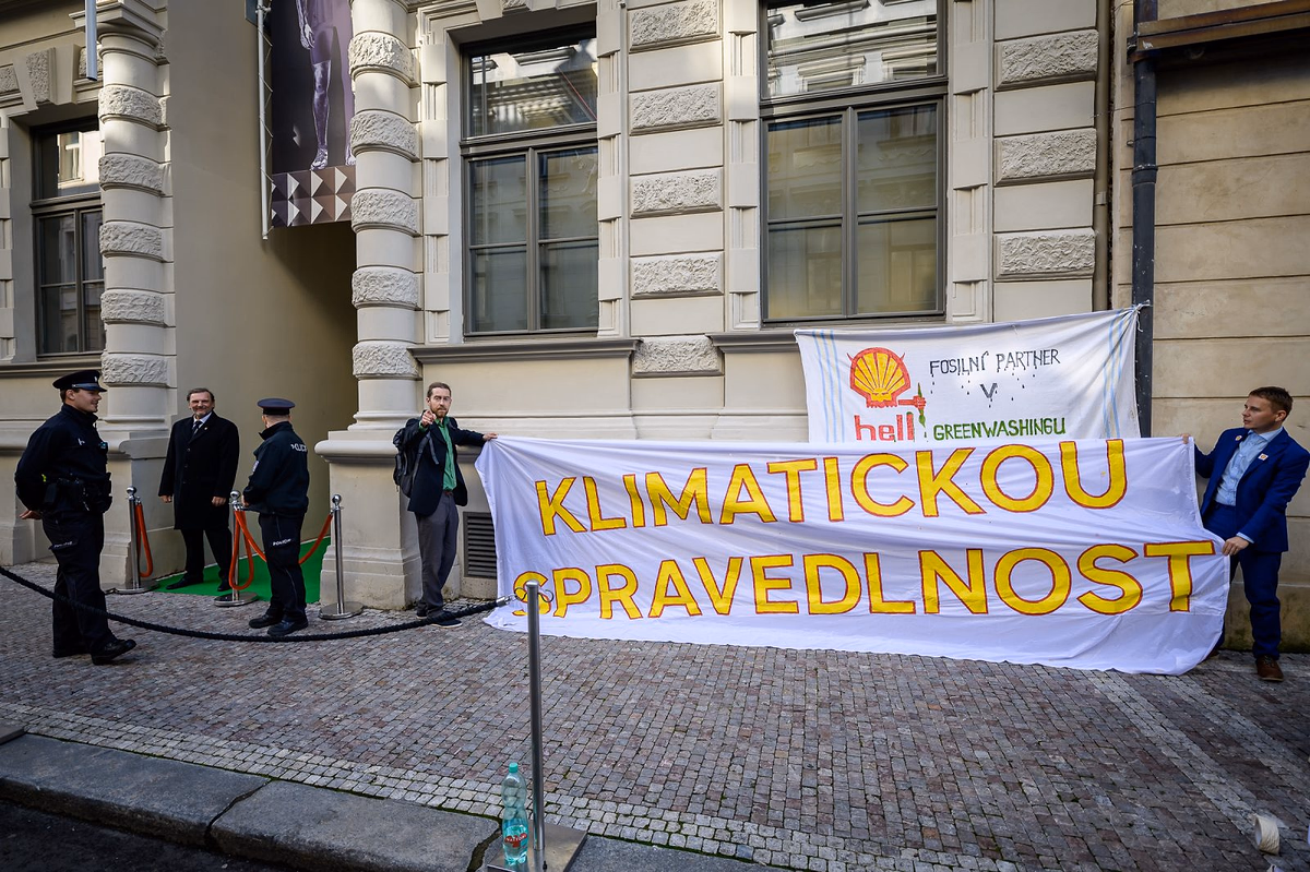 2022 09 26 greenwashing demo 2400px 1573 e1664236243122