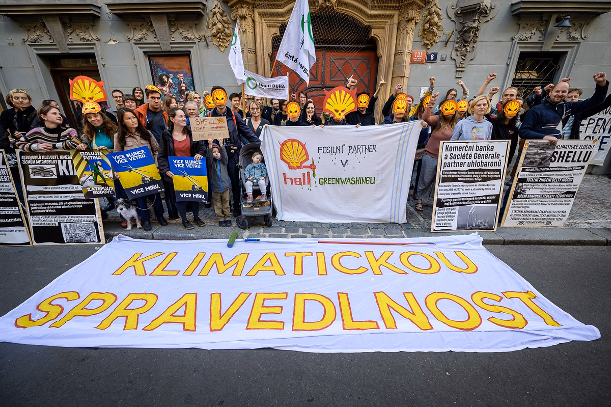 2022 09 26 greenwashing demo 2400px 1774 e1664235774775