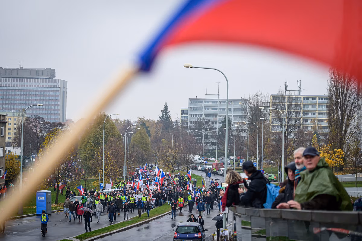 Fotoreport: Dezinfo hnutí už na energie kašle. Skončilo u nenávisti k uprchlíkům a s pár tisíci lidí 13 2022 11 17 vrabel CT 1400px 4487