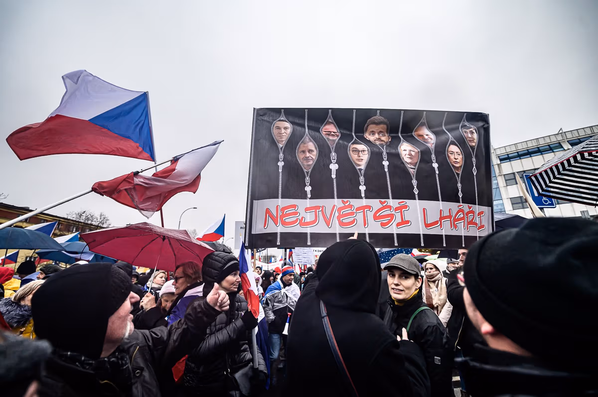 Fotoreport: Dezinfo hnutí už na energie kašle. Skončilo u nenávisti k uprchlíkům a s pár tisíci lidí 10 2022 11 17 vrabel CT 1400px 4582
