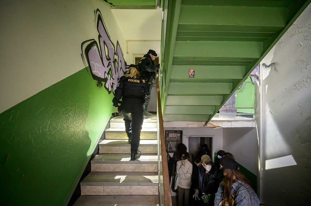 „Je absurdní, aby vedle sebe existovaly prázdné domy a lidé bez domova,“ vzkazují squatteři z obsazeného domu 5 2022 11 26 squat nova solidarira 1400px 3160