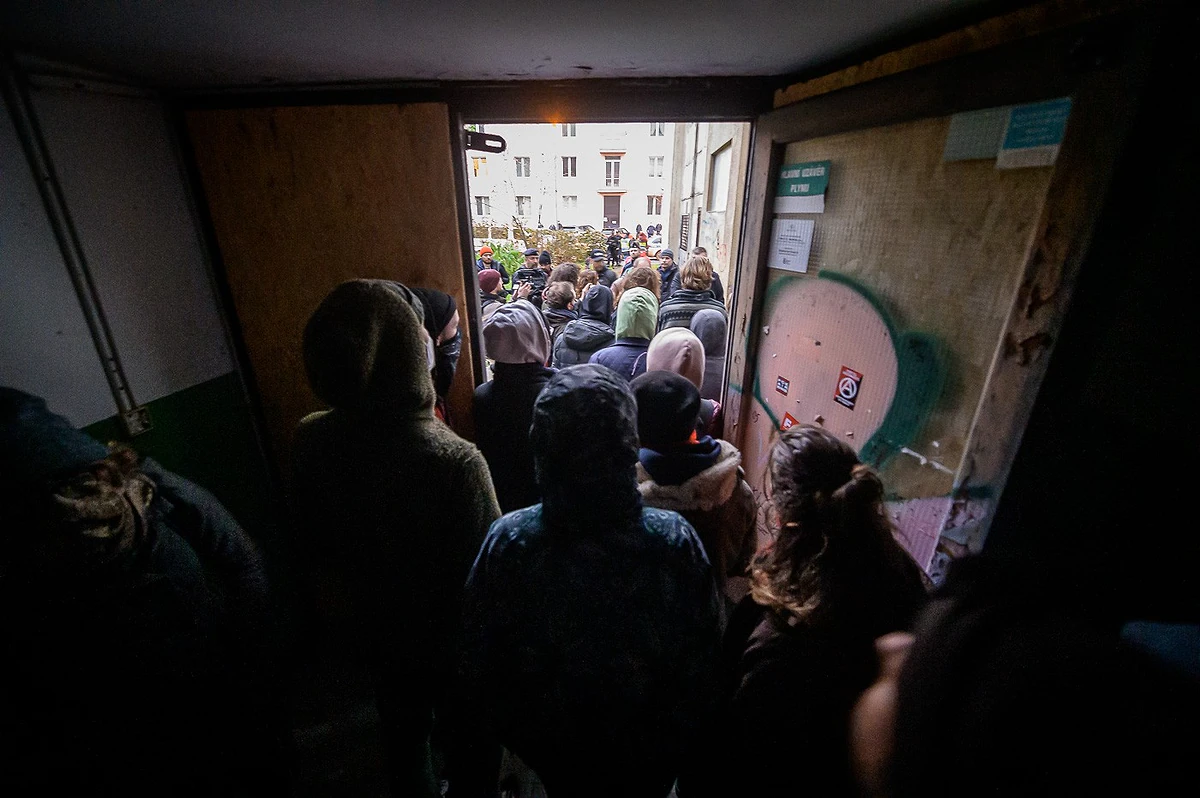 „Je absurdní, aby vedle sebe existovaly prázdné domy a lidé bez domova,“ vzkazují squatteři z obsazeného domu 13 2022 11 26 squat nova solidarira 1400px 3246