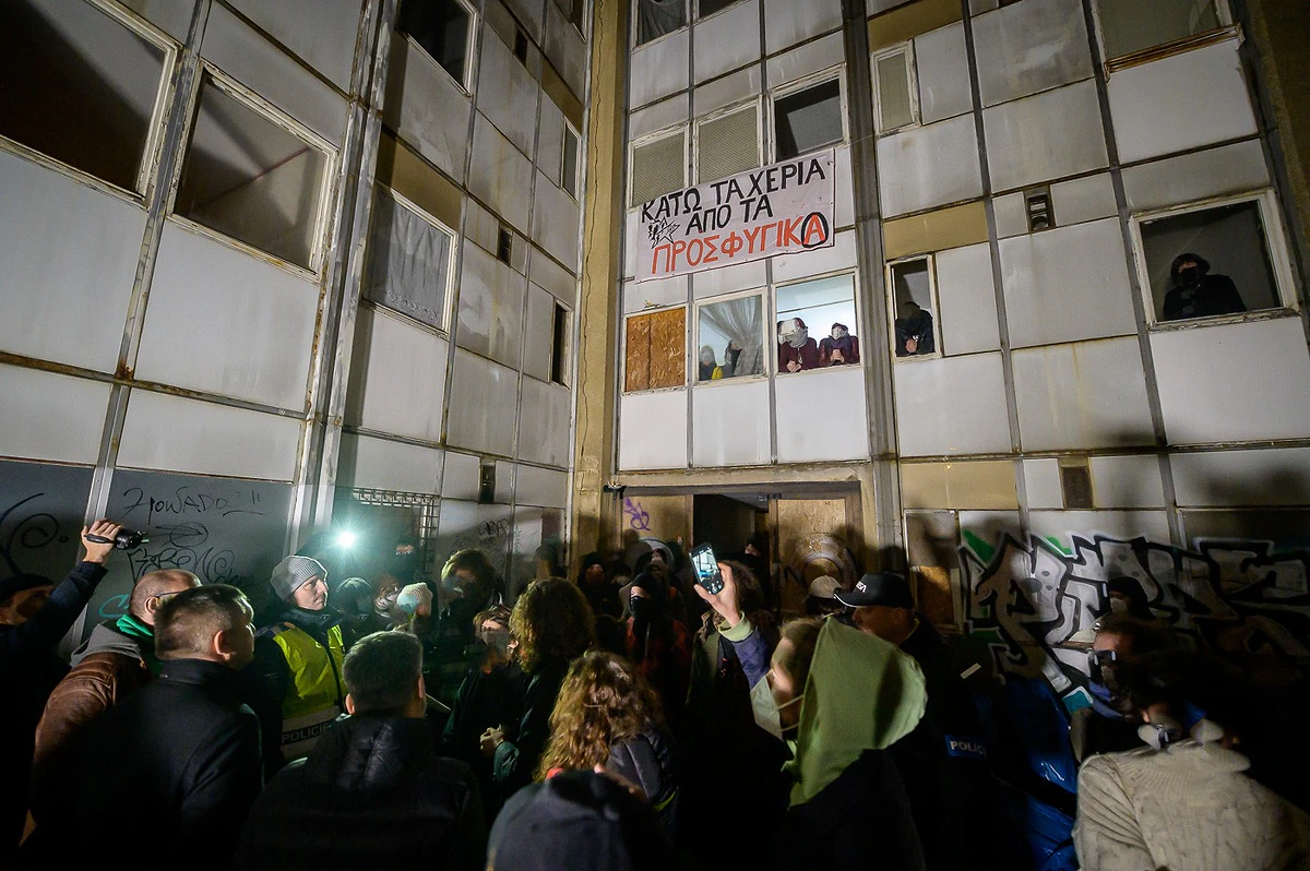 „Je absurdní, aby vedle sebe existovaly prázdné domy a lidé bez domova,“ vzkazují squatteři z obsazeného domu 16 2022 11 26 squat nova solidarira 1400px 3289