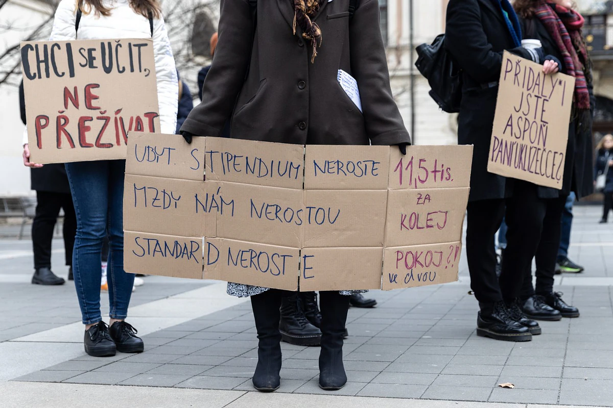 „Chci se učit, ne přežívat.“ Studující v Brně protestovali proti dalšímu zvýšení kolejného 2 MAJS1265