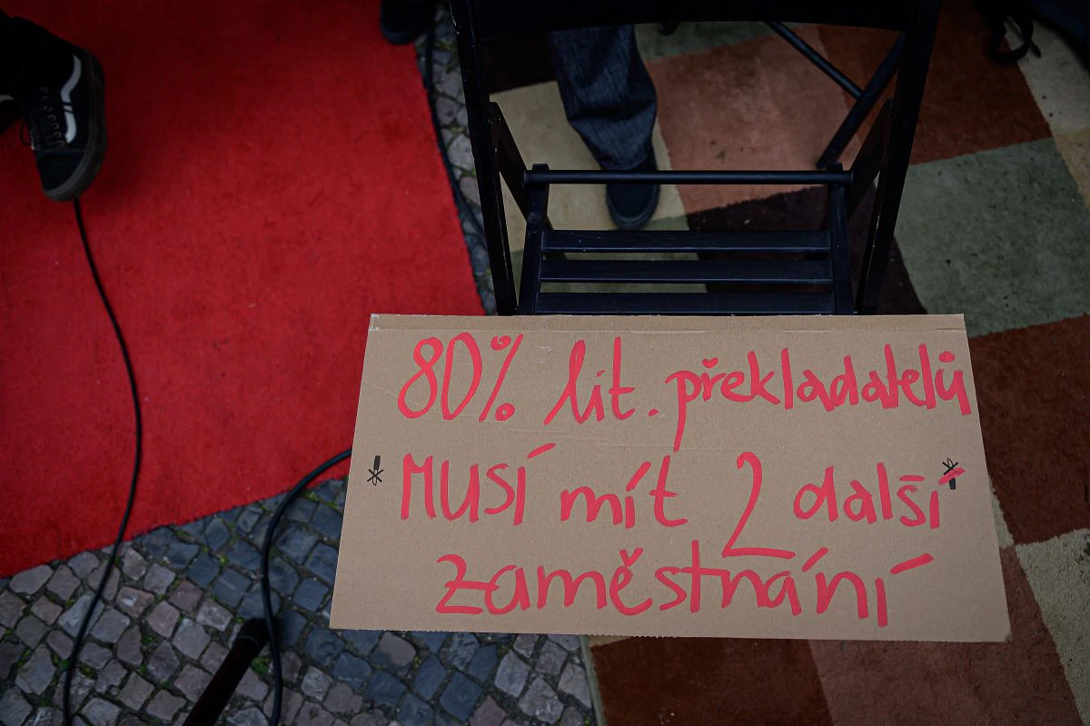 „Jak dlouho budeme čekat, než definitivně vyhoříme?“ Protest kulturních pracovníků před ministerstvem 3 2023 06 05 status umelce 2400px 9349 e1685980816307